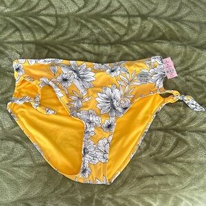 NWT Ardene side cut out swim bottoms